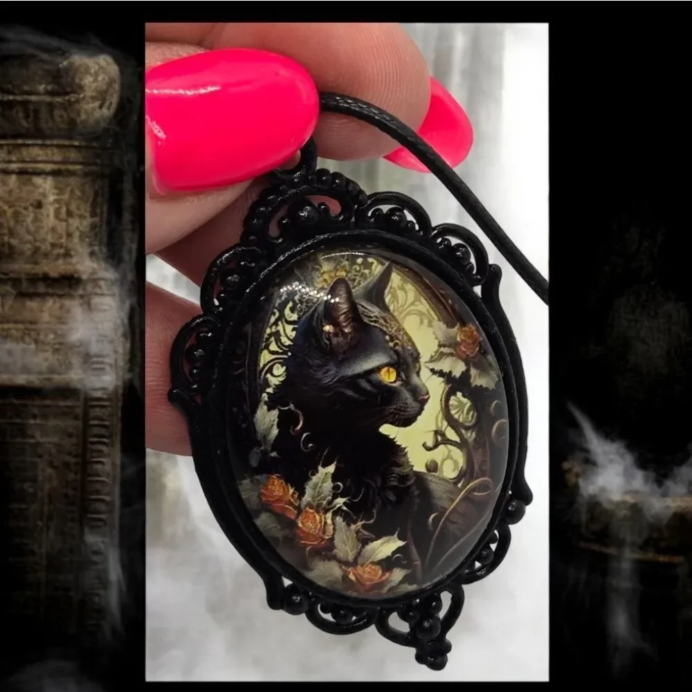 Black Cat Portrait Necklace Gothic Cameo Pendant Glass Dome Vintage Mysterious